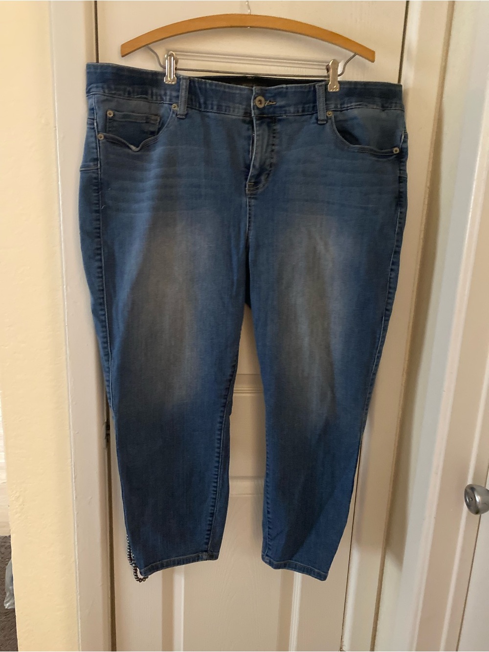 torrid Mid-Rise Ankle Stretch Jeans in Blue Wash